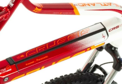 Srdcem elektrokola dodávajícím energii do systému je baterie s Li-Ion články 36V / 468 Wh (13 Ah). Baterie je schopna dovézt elektrokolo na jedno nabití až do vzdálenosti 100 km. Vždy však samozřejmě závisí na profilu trati a způsobu využití asistence. Samozřejmostí je vybavení baterie BMS deskou (Battery Management System), která ji chrání před přehřátím, zkratem nebo přebitím. Zcela vybitou baterii nabijete do plné kapacity za 6,5 hodiny.