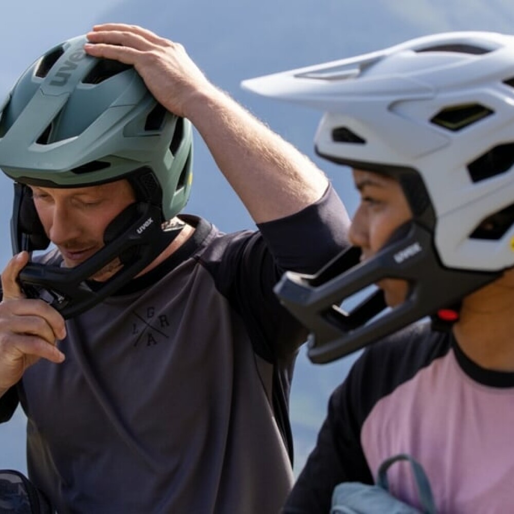 UVEX HELMA REVOLT MIPS CLOUD-BLACK (S4100630200)