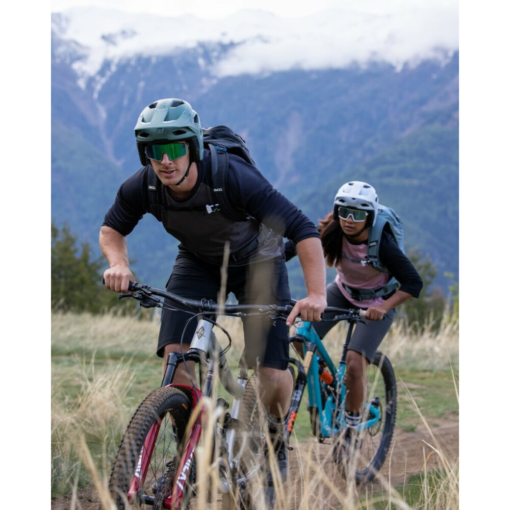 UVEX HELMA REVOLT MIPS ALL BLACK (S4100630100)