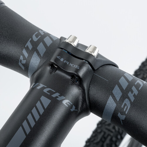 Aura XR6 03 viewde